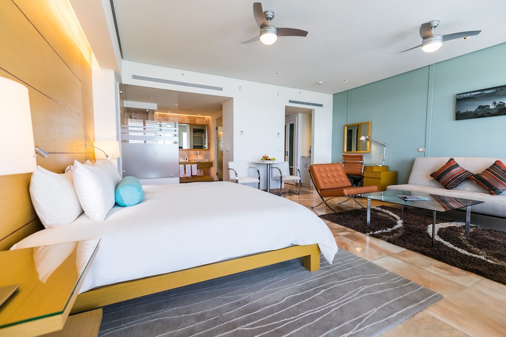 Junior Suite King Size Bed Diamante View - Photo 1