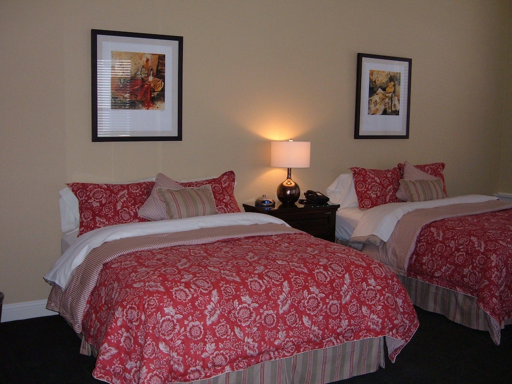 Standard Room, 2 Queen Beds photo 1