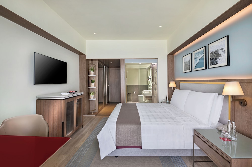 Club Room, Harbor View (Trident)