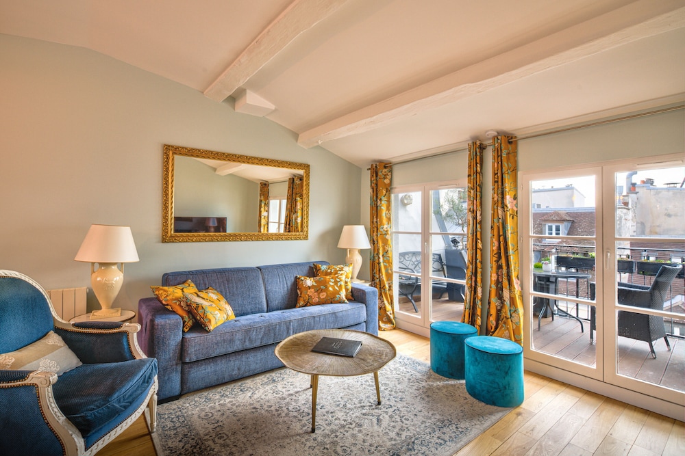 Duplex, 2 Bedrooms, Terrace, City View photo 1