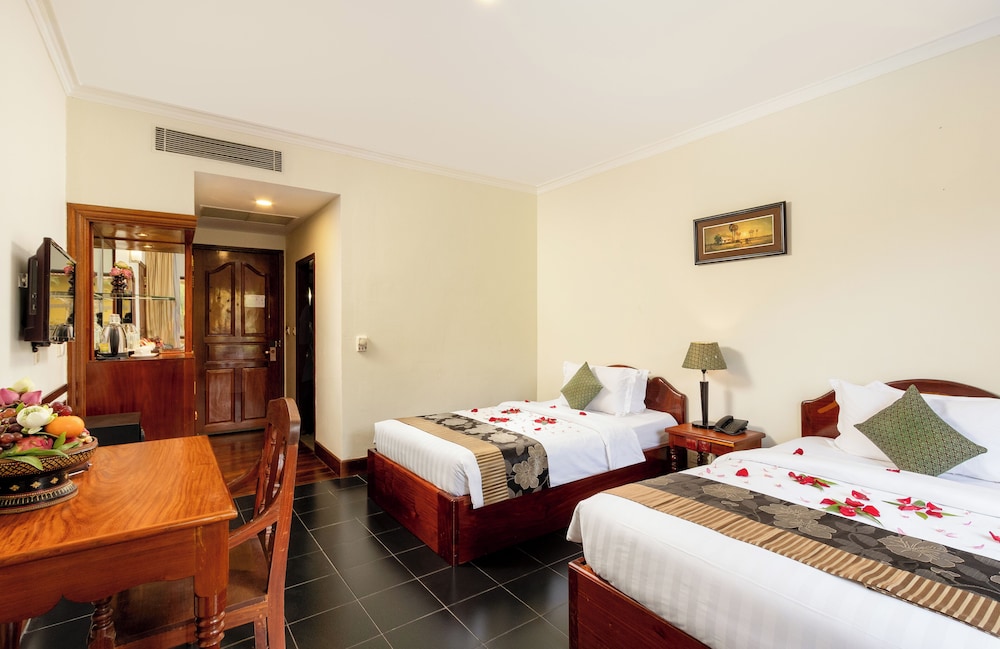 Luxury Room, 2 Bedrooms, Pool View photo 3