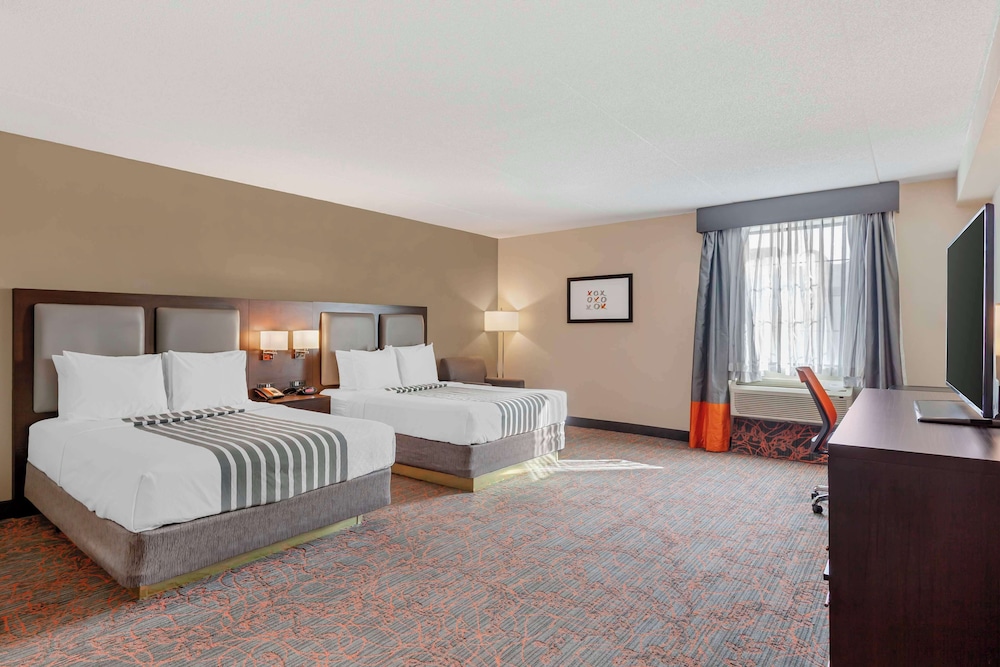 Standard Room, 2 Queen Beds, Accessible, Bathtub