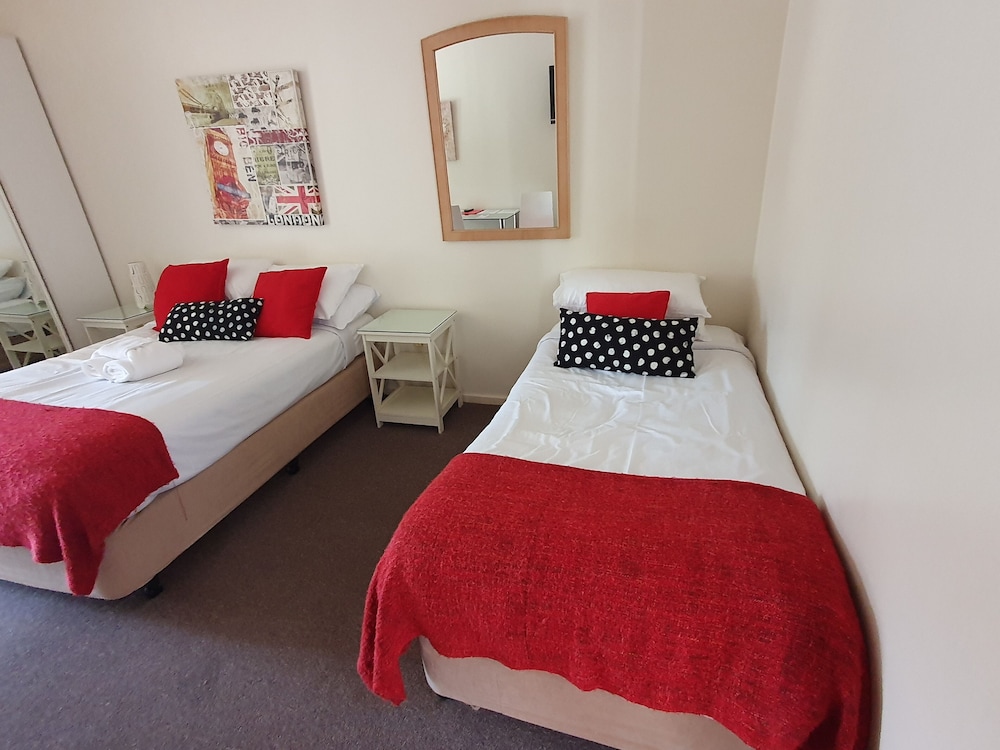 Economy Studio, 1 Double Bed with Sofa bed, Kitchenette, Poolside photo 3