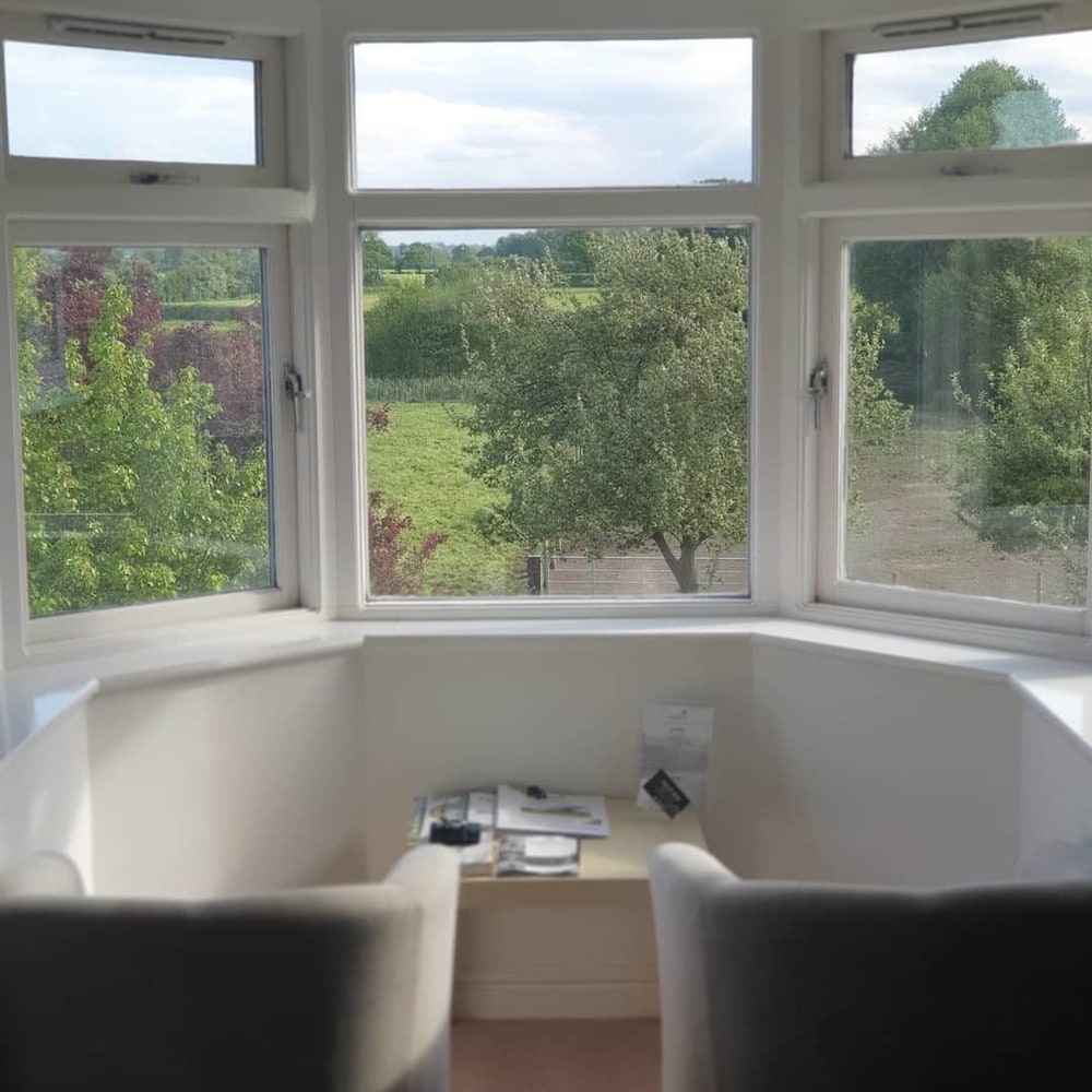 Deluxe King Room with Garden View photo 3