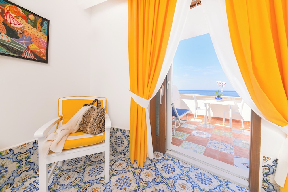 Deluxe Double Room, Sea View photo 3
