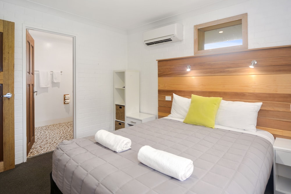 Two Bedroom Family Suite (5 People) photo 3