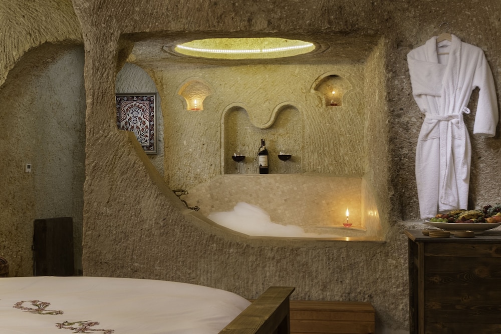 Superior Suite - Photo 16