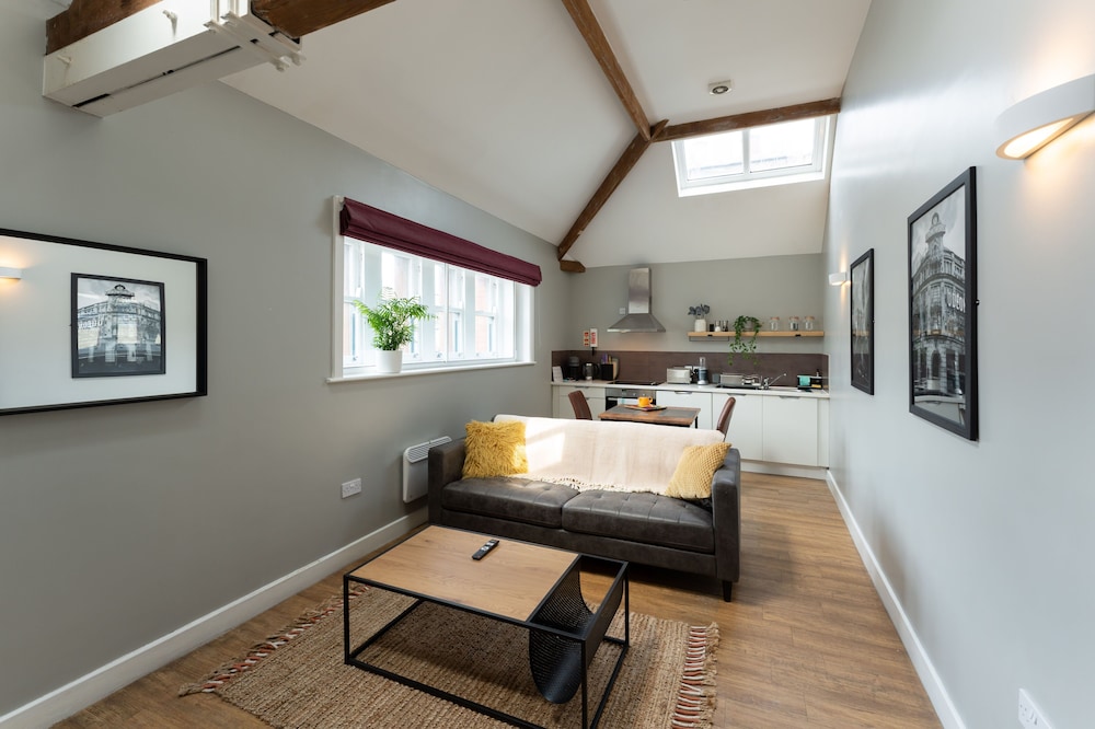 Character Penthouse photo 1