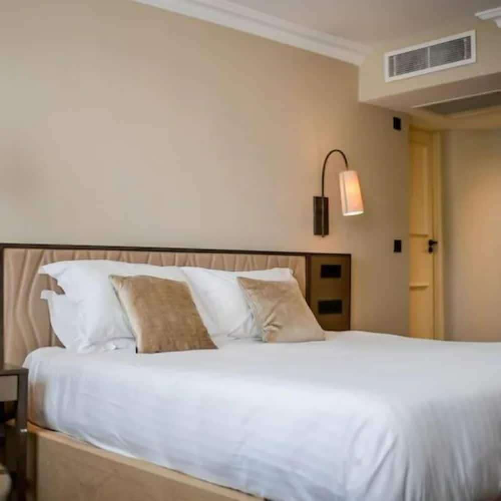 Classic Double Room, 1 Queen Bed, Ensuite photo 2