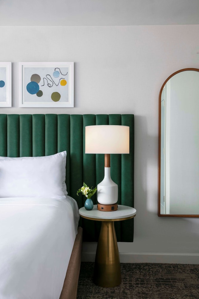 Premier Room, 1 King Bed, Accessible - Photo 3