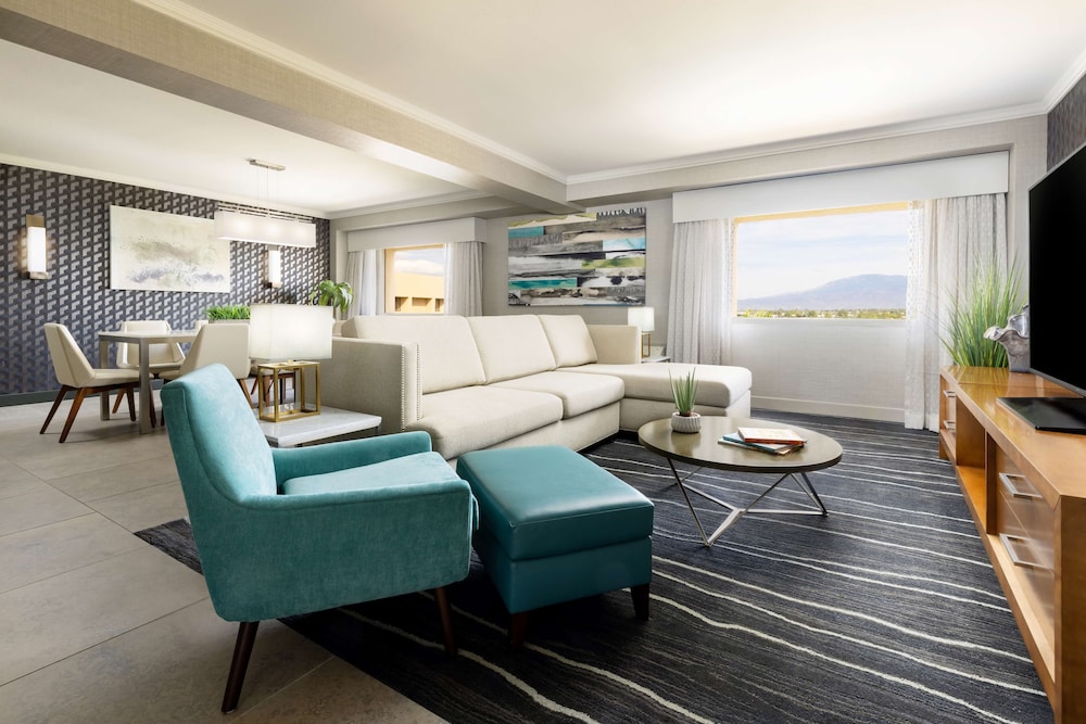 1 King 1 Bedroom Executive Suite photo 2