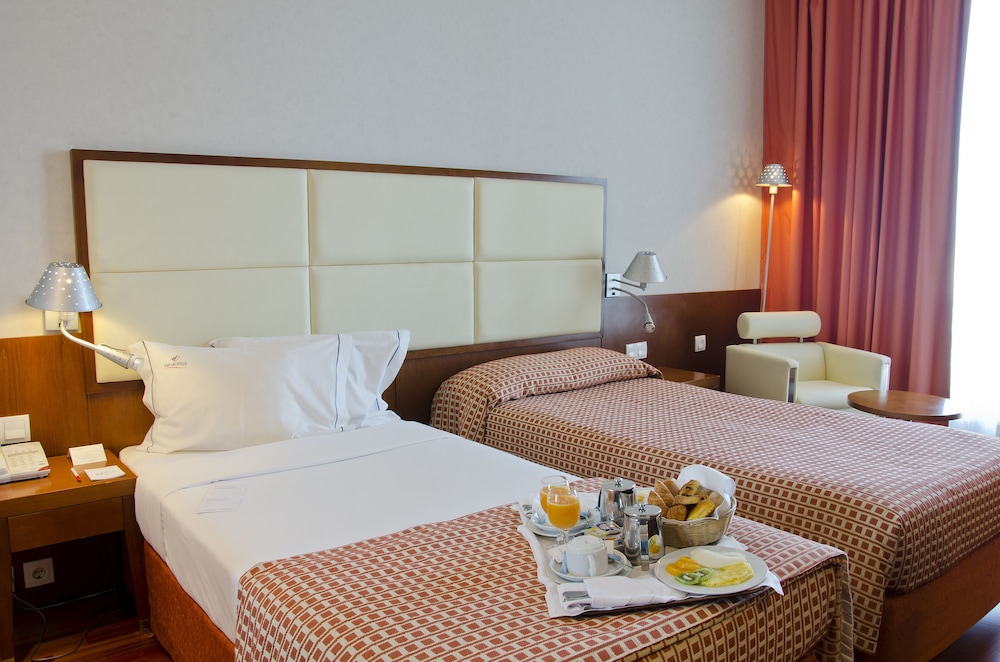 Available room thumbnail 5