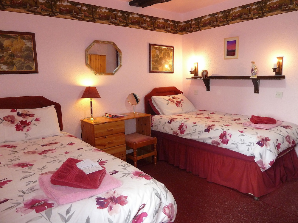 Twin Room, Ensuite (Pink Sunset)
