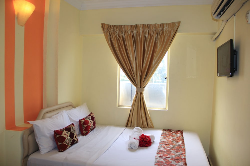 Deluxe with Window - Photo 1