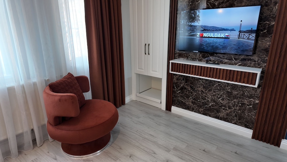 Junior Suite, 2 Bedrooms, Non Smoking, Housekeeping