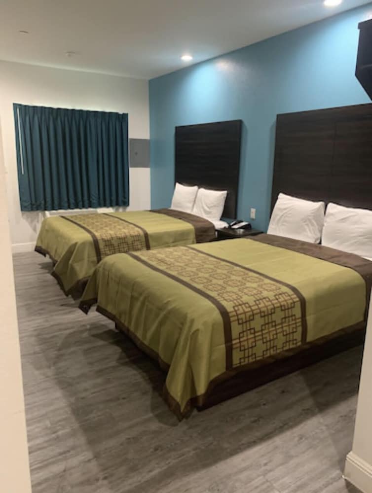 Deluxe Single Room, 2 Queen Beds, Non Smoking