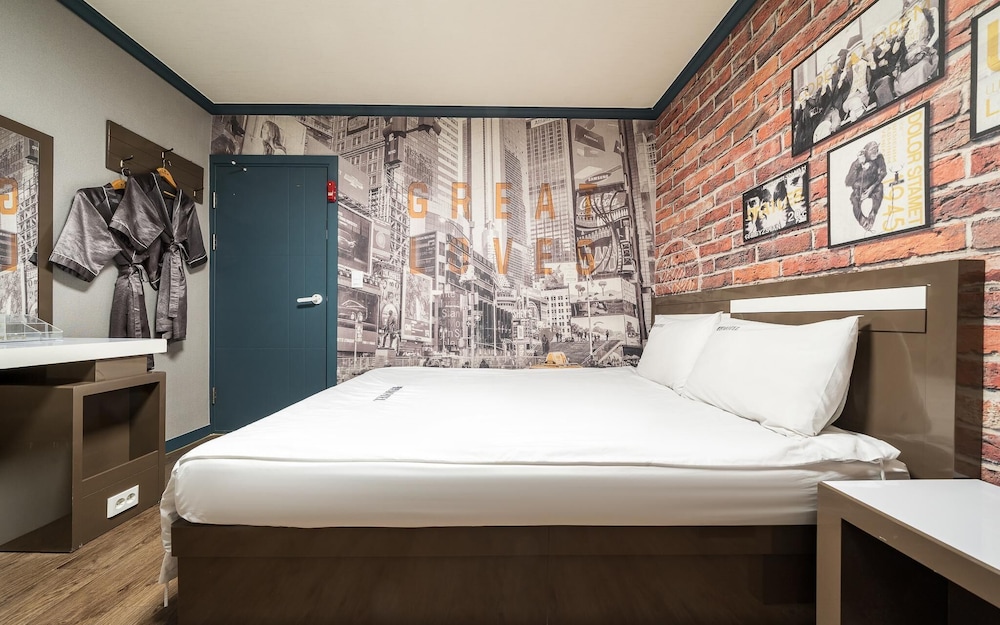 Room (Standard Room) - Photo 5