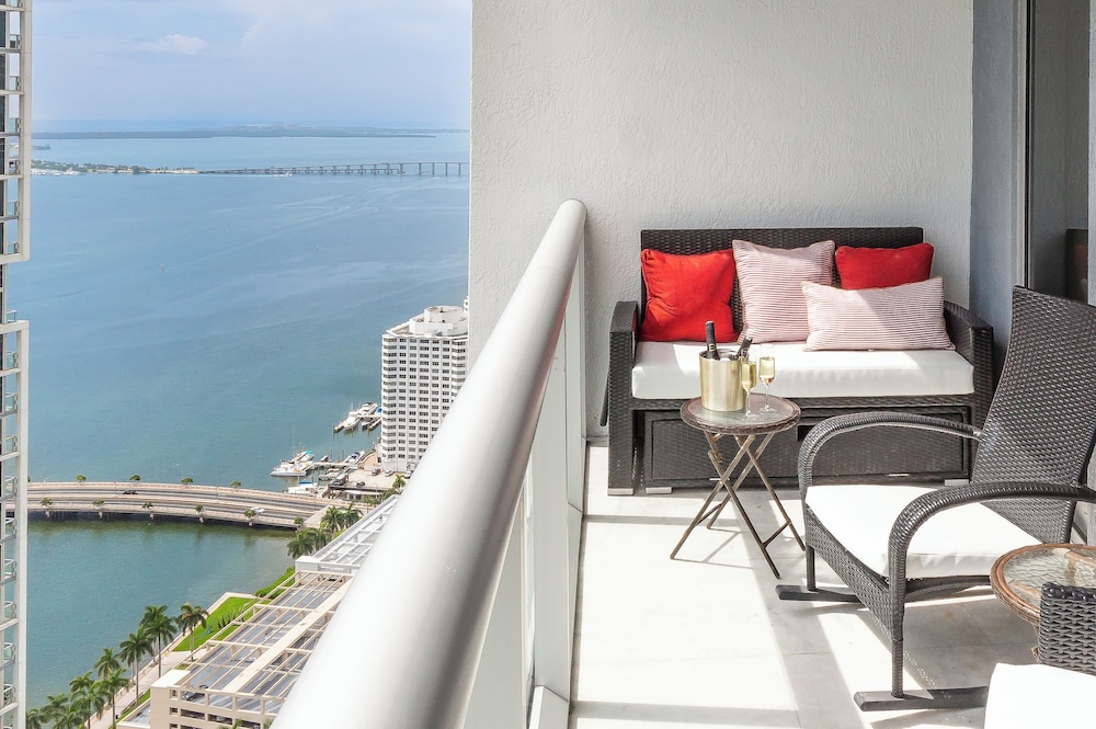 Boutique Corner Apart, 2/2, Sofa Bed, Ocean View, Balcony4502 thumbnail 6
