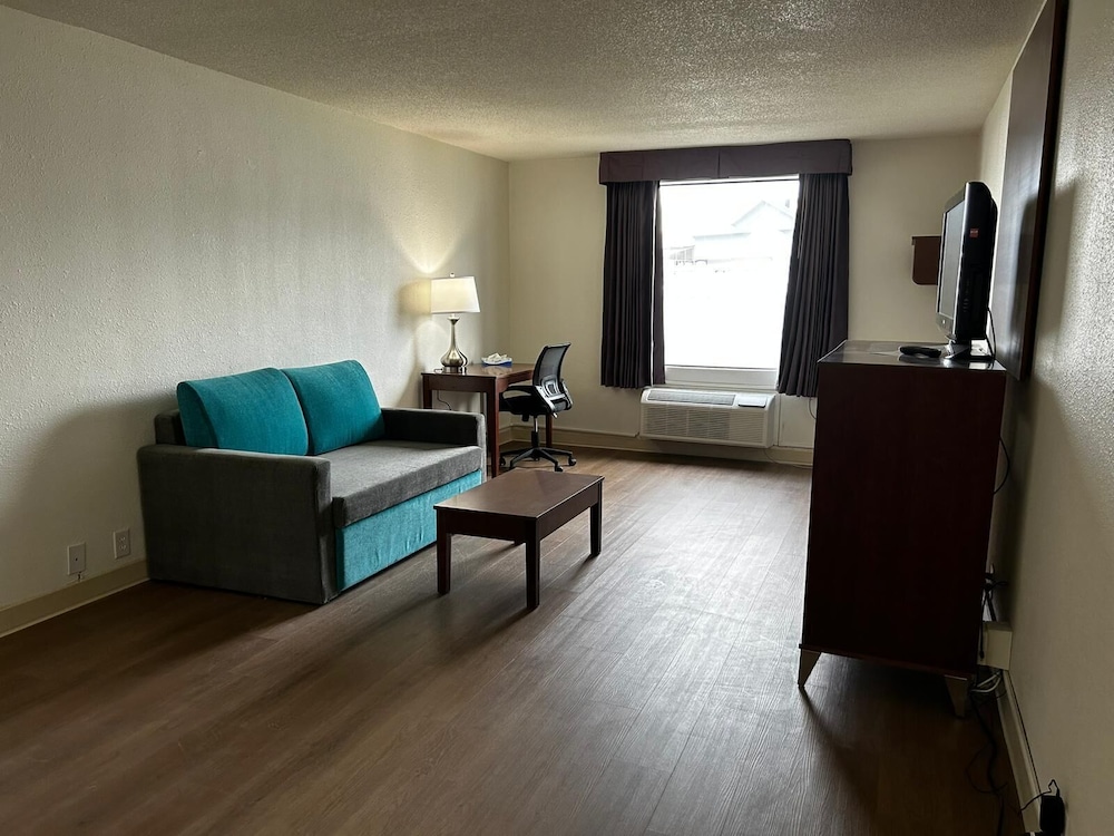 Suite, Multiple Beds, Non Smoking - Photo 4