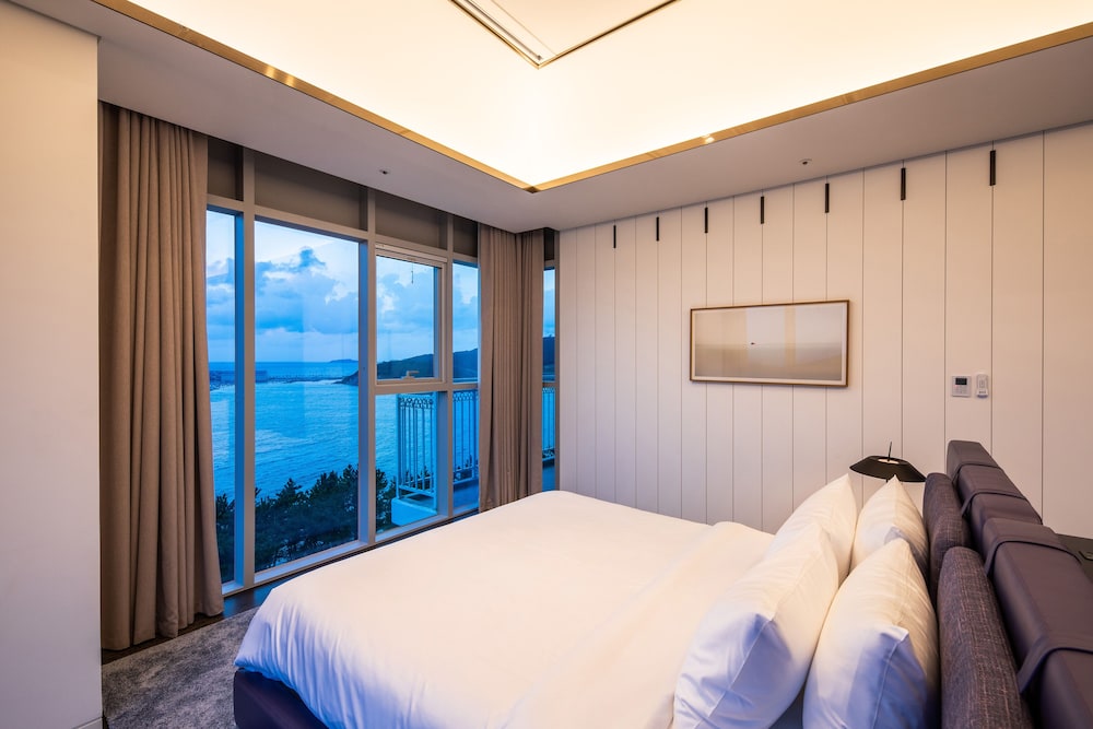 Luxury Room, 1 Double Bed, Ocean View photo 3