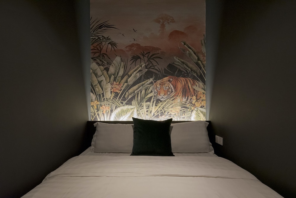 Deluxe Room, No Windows - Photo 4