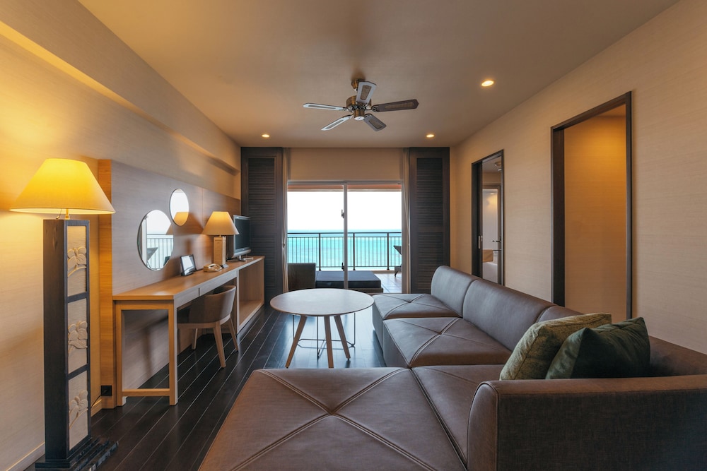 Suite Room in Hotel Bldg - Photo 1