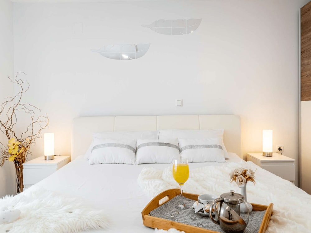 House (Two Bedroom Holiday Home With Swimmin) photo 3