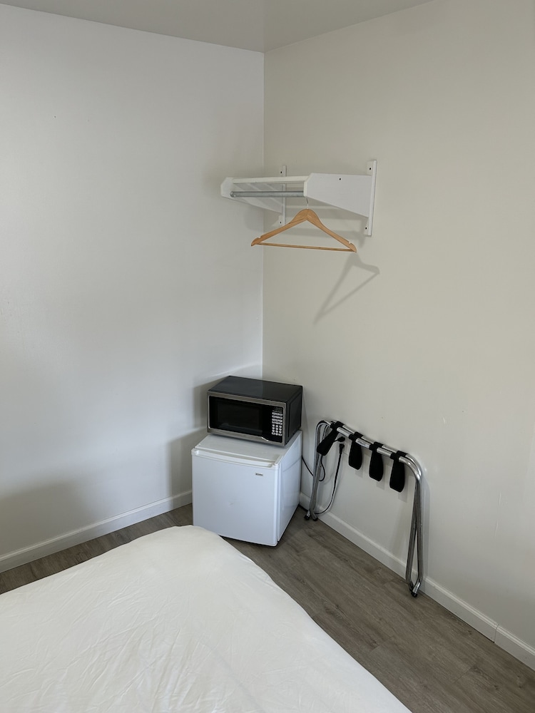 Standard Room, 2 Queen Beds photo 2