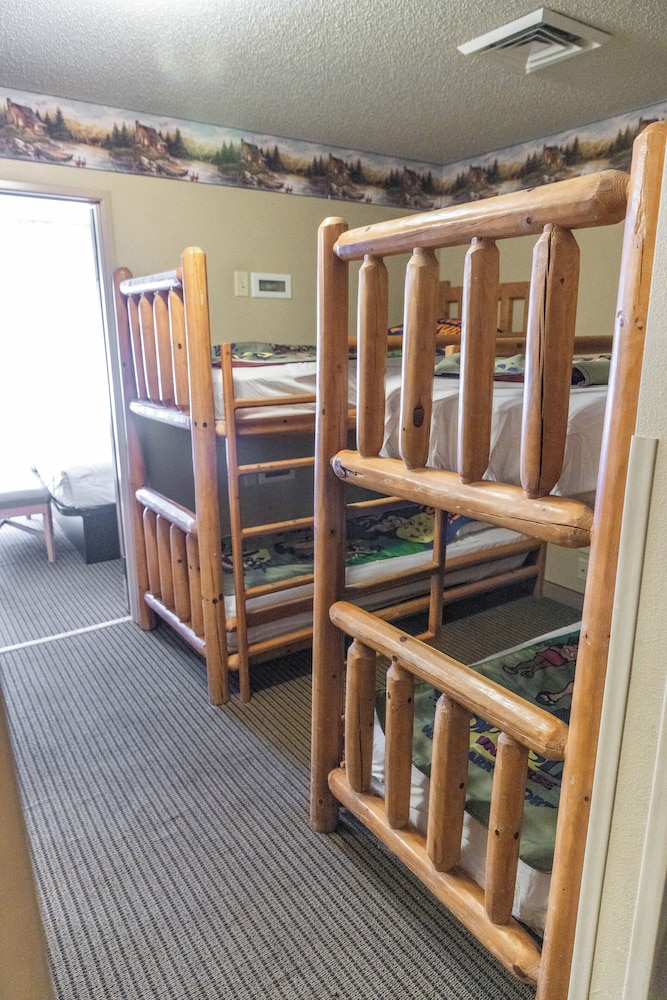 Family Studio Suite, Multiple Beds photo 3