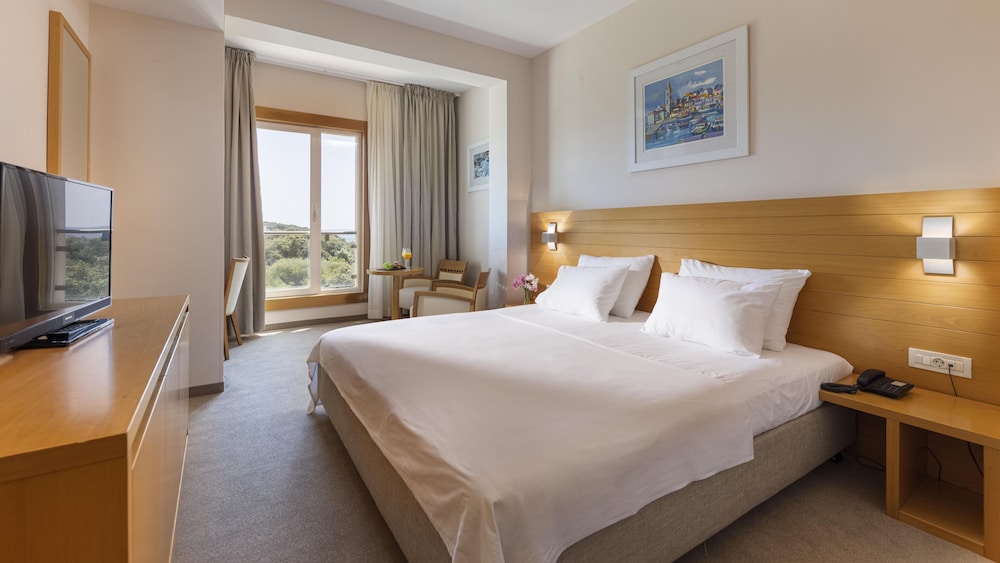 Comfort Double Room, Partial Sea View - Photo 1