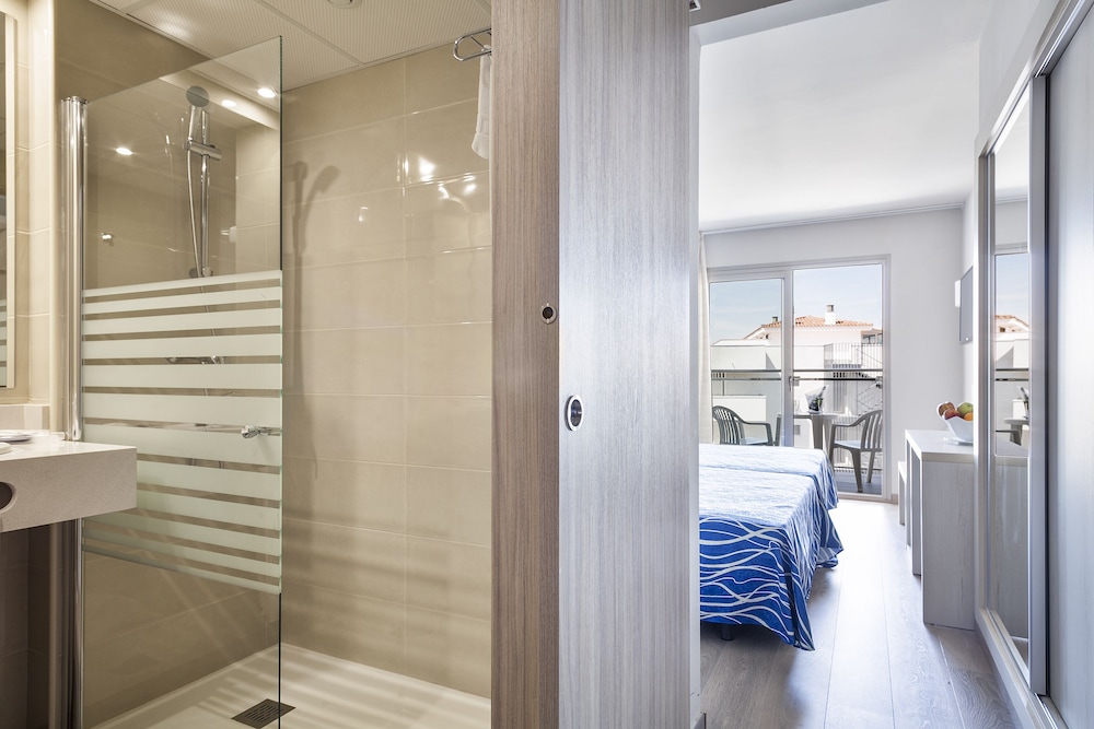 Triple Room (3 adults) - Photo 3