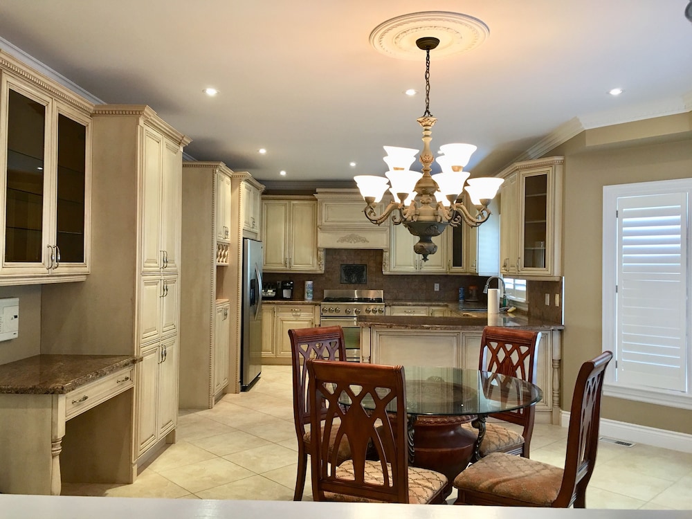 Luxury House photo 2