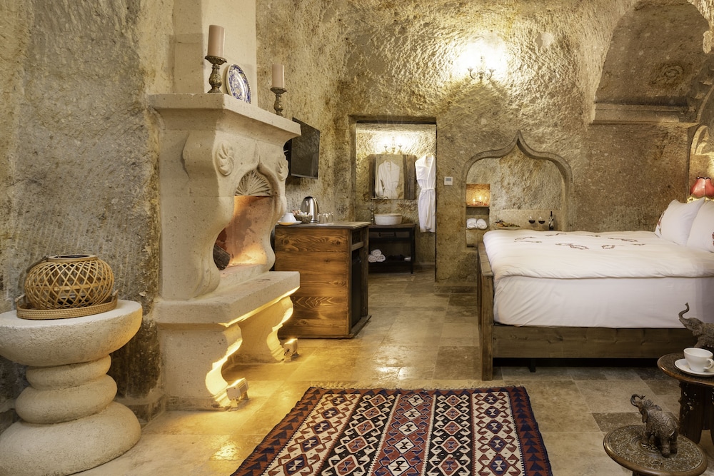 Superior Suite - Photo 7