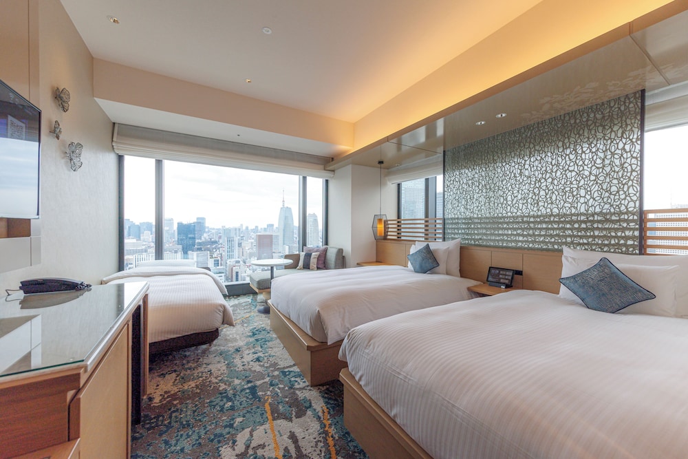 Deluxe Corner Twin Room for 3 guests, 34sqm, Non Smoking