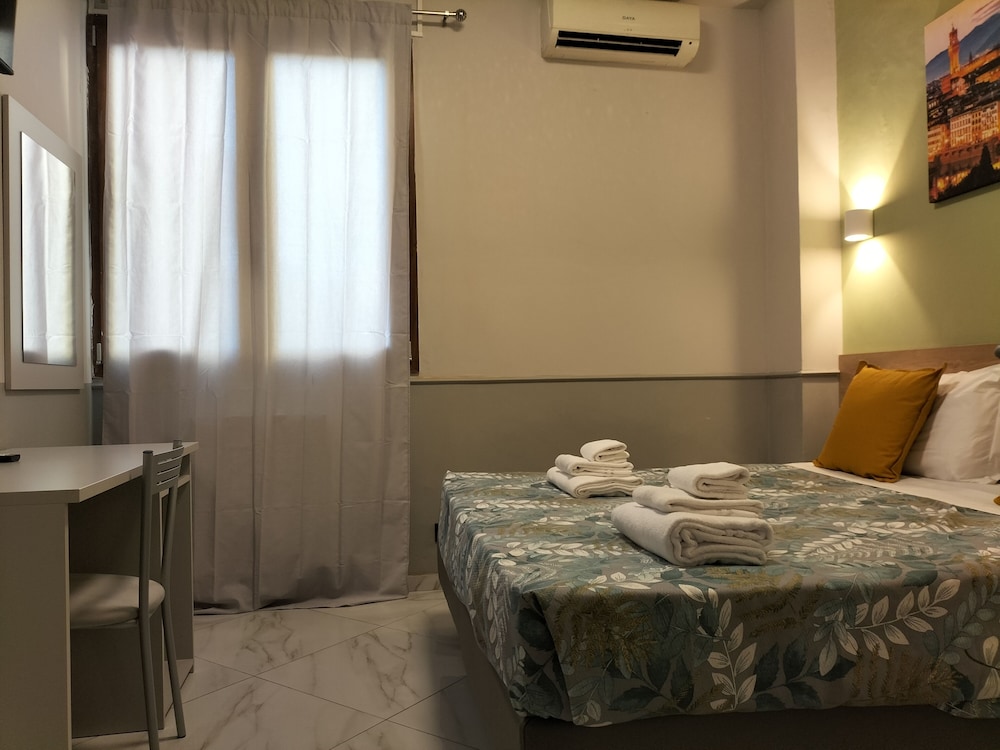 Superior Double or Twin Room, Private Bathroom photo 1