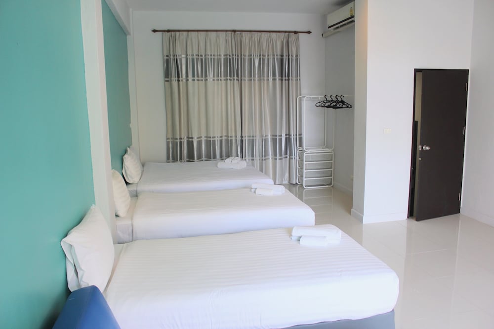 City Room, Multiple Beds, Non Smoking, Pool View photo 3