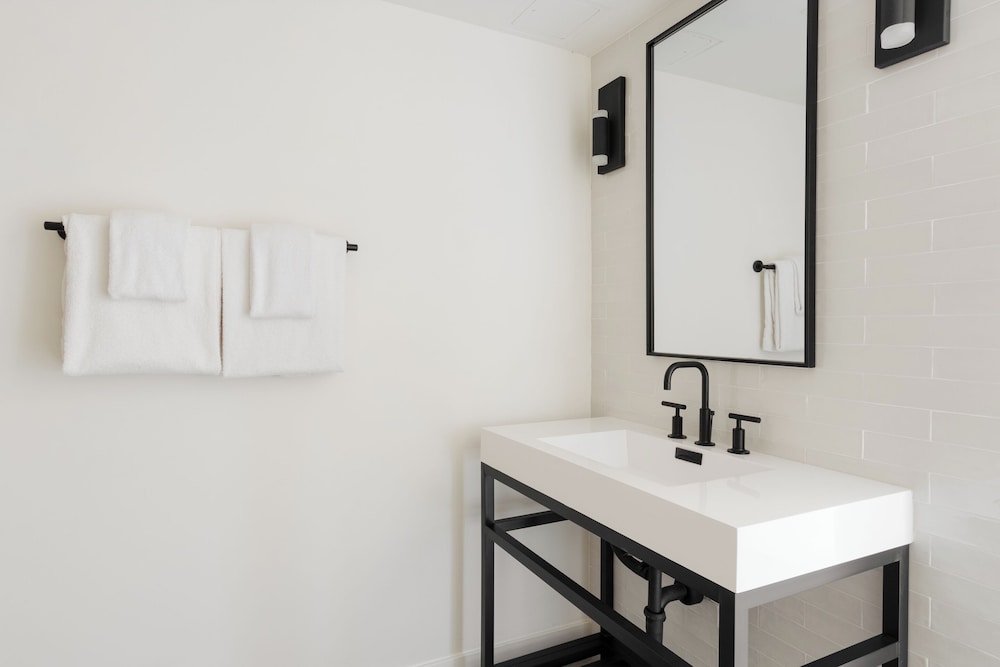 Room, 2 Double Beds, Balcony - Photo 3