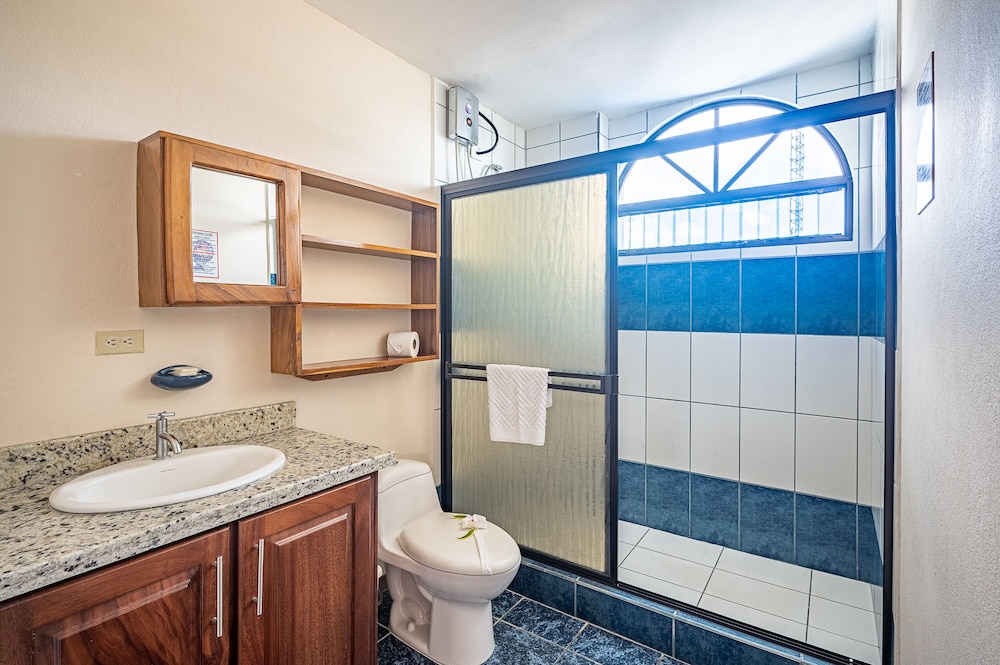 Signature Room, 1 King Bed, Balcony photo 3