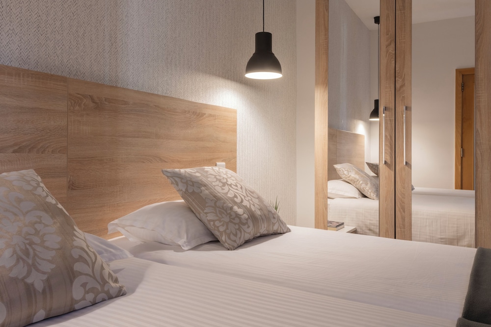 Standard Double or Twin Room - Photo 6