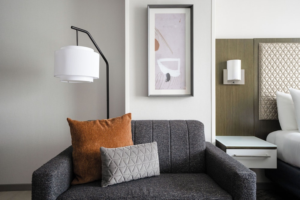 Room, 1 King Bed with Sofa bed, Kitchenette (Den Guestroom) photo 2