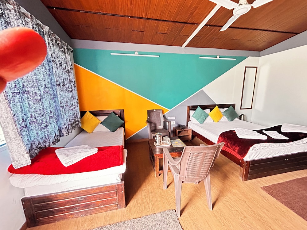 Family/Quad Room (1 Double Bed +2 Single Beds) photo 3