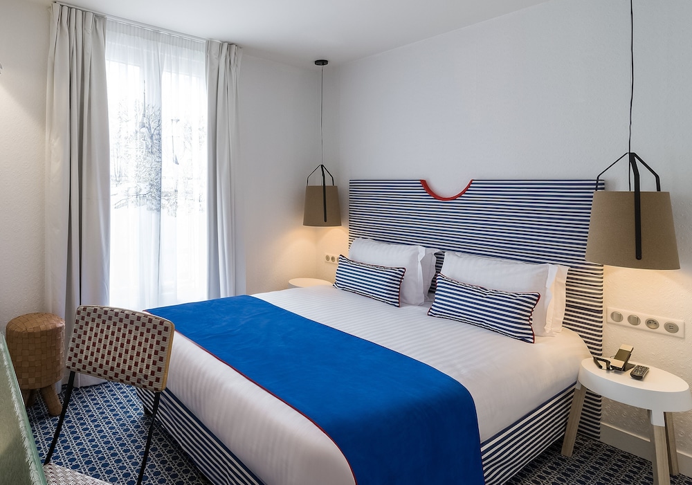 Standard Double Room, includes soft minibar, courtesy tray,  digital press photo 1