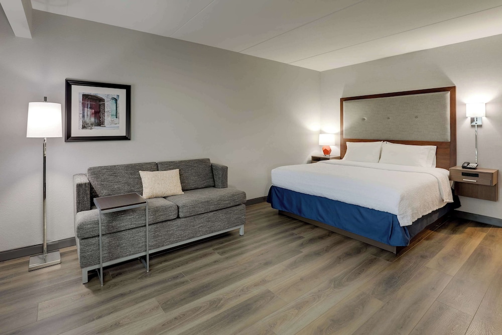 Room, 1 King Bed, Accessible, City View (Hearing) - Photo 4