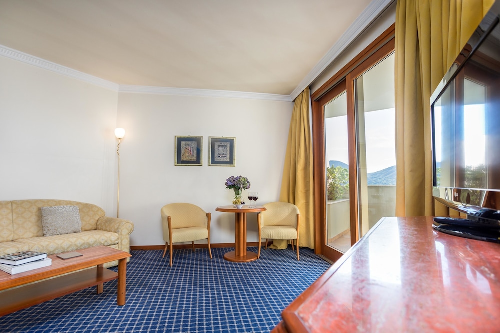 Suite - Photo 9