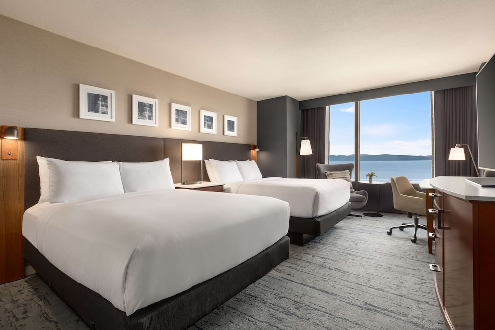 Room, 2 Queen Beds, Lake View