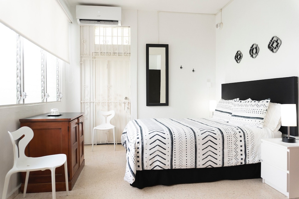 Room, 1 Queen Bed (Suite 3)