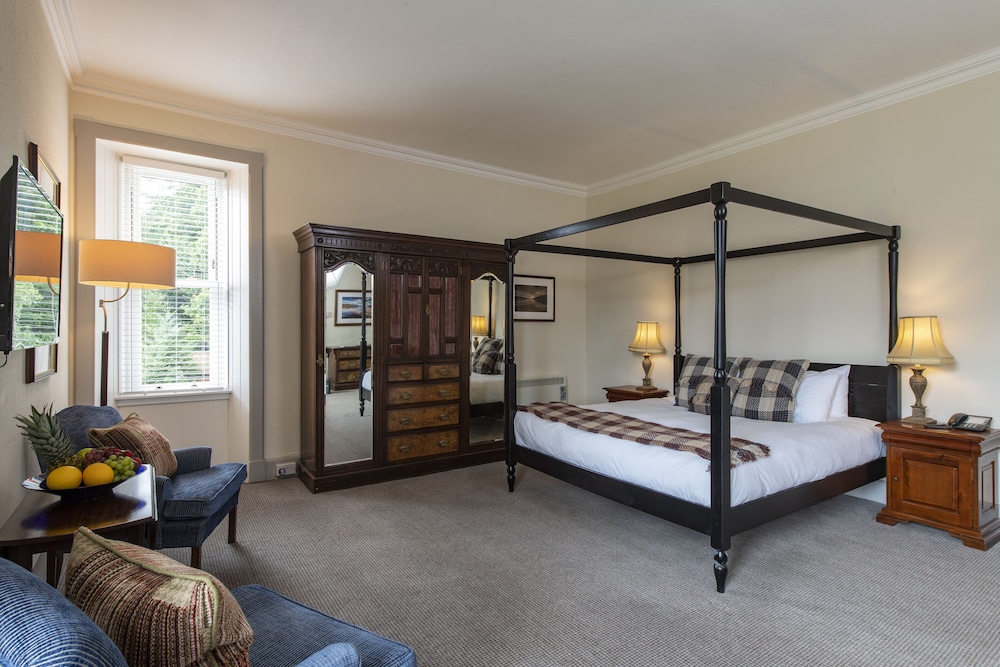 4 Poster Double Room with Loch View - Photo 2