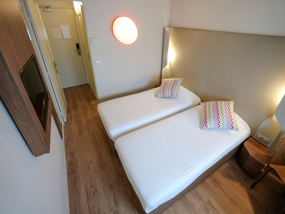 Standard Room, 2 Twin Beds - Photo 6