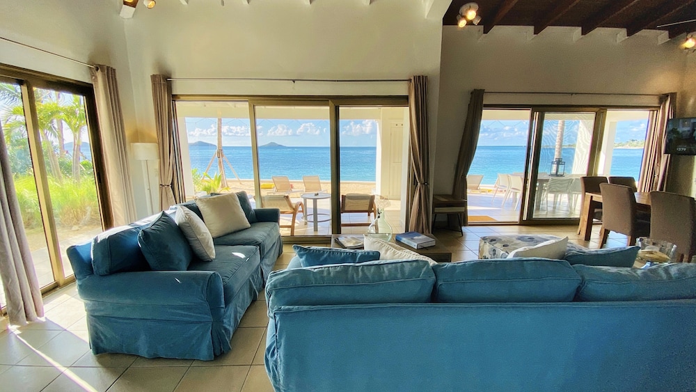 Luxury Villa, 2 Bedrooms, Kitchen, Beachfront photo 1