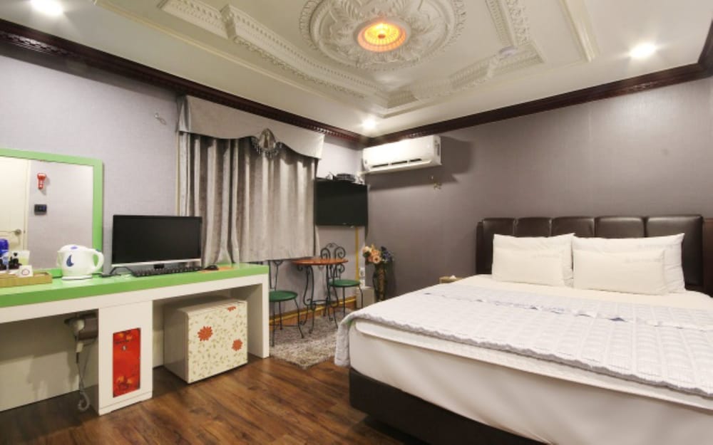 Premier Room